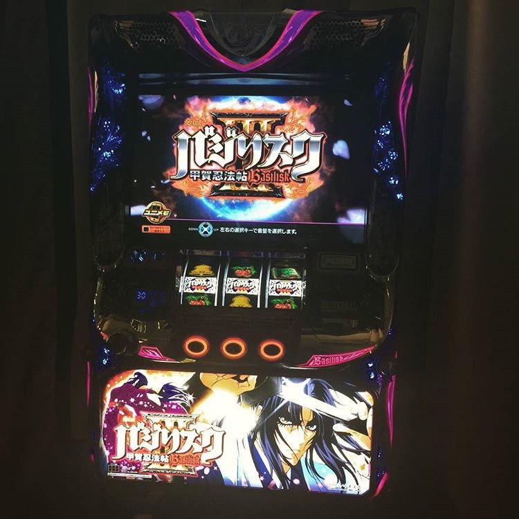 バジリスク3の筐体らしき
写真を入手しましたが
これはどーなんでしょうか。。。
バジリスク4ではなく3でくるのも
少し気になりますね😆