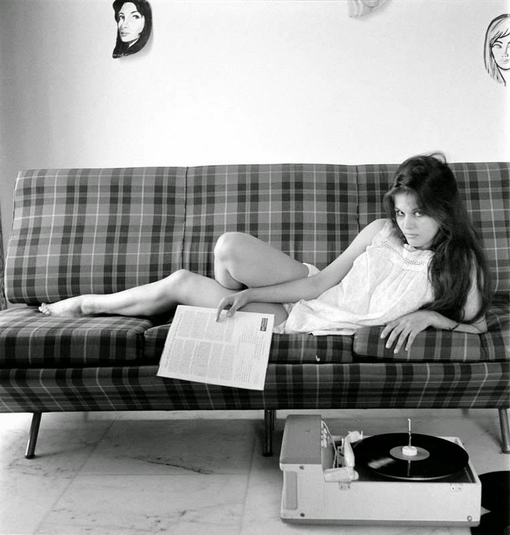 SQBFilms's tweet image. BRADFORD explores the sensual connection between women and vinyl with a shocking twist. Watch: storyhive.com/project/show/i… #Storyhive #horror