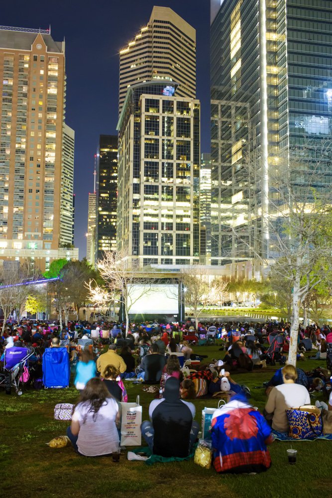DiscoveryGreen's tweet photo. Watch #StarWars The Force Awakens under the stars at Saturday's @BankofAmerica Screen on the Green! Movie starts @ 7 pm. https://t.co/haroxYDYiN