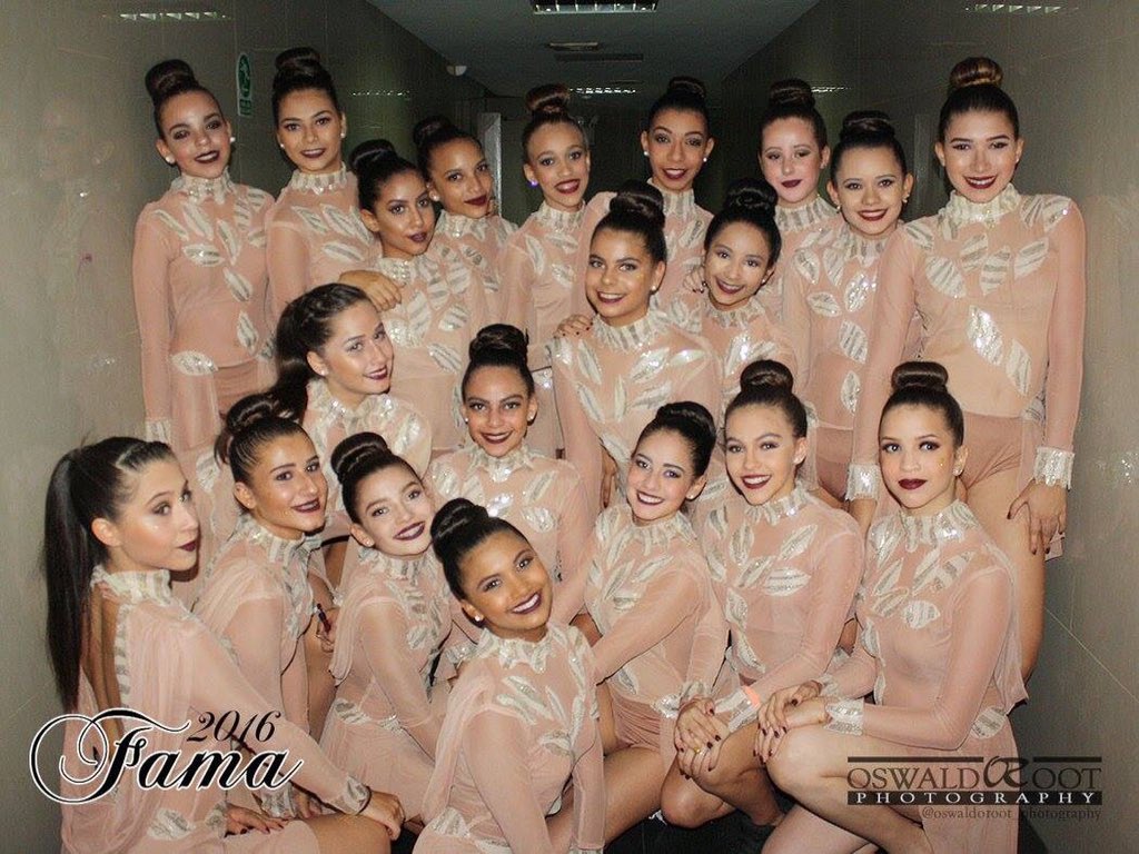 orianaaespinoza's tweet photo. Más de #FAMA2016 🏆✨ 3er lugar Junior Lírico❣ https://t.co/zbV1C2OvMV