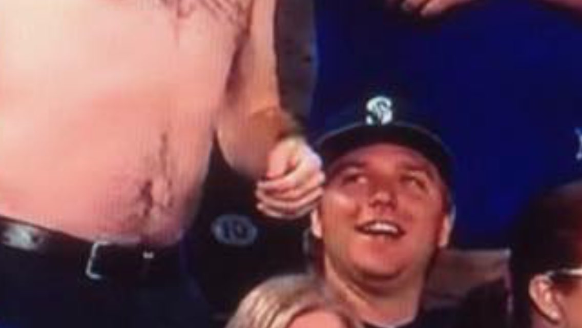DarioPasquotti's tweet photo. I want someone who looks at me the way Duran looks at Matt. https://t.co/1MzUXnZu3a