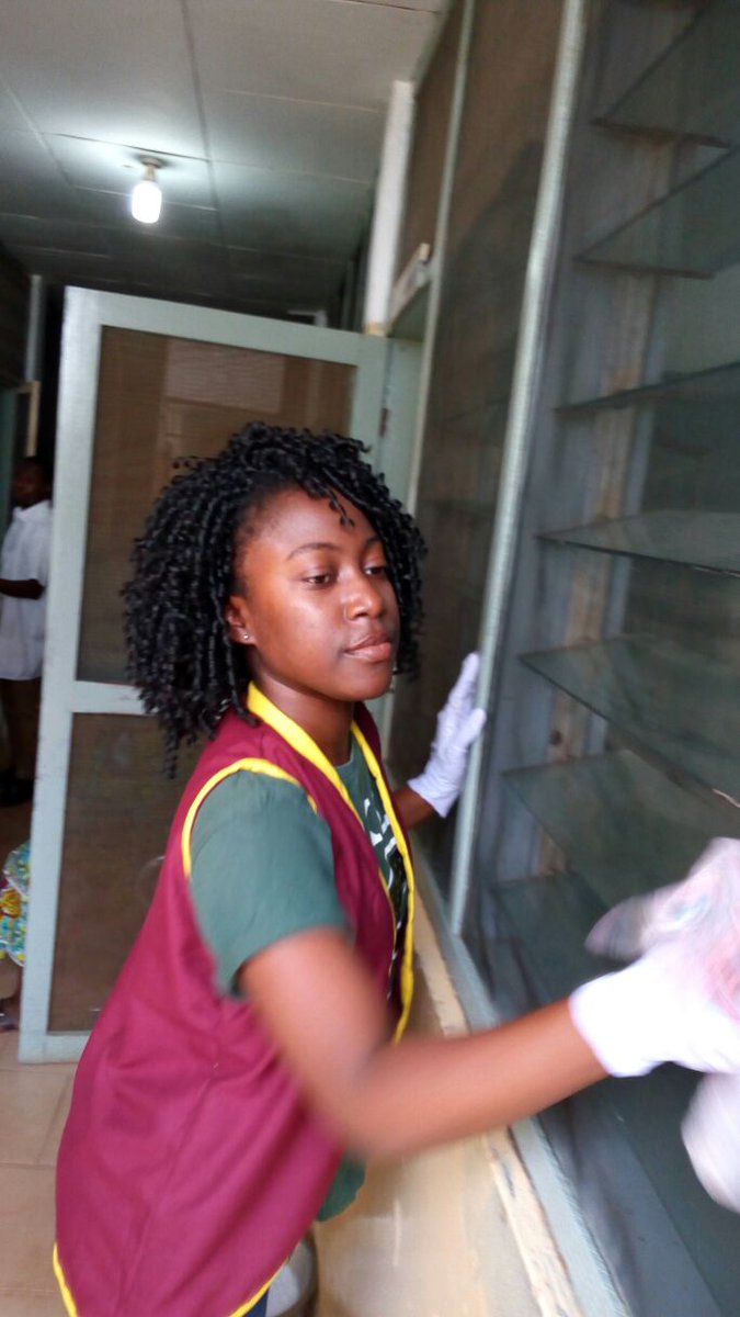 Barcampkumasi's tweet photo. Our #Volunteeringh lead @DanielMoleSarp: #Kumasi South Hospital #cleanup by Impart crew &amp; @adehyeeleoclub. #NVDay16 https://t.co/LzB7Qo1qT9