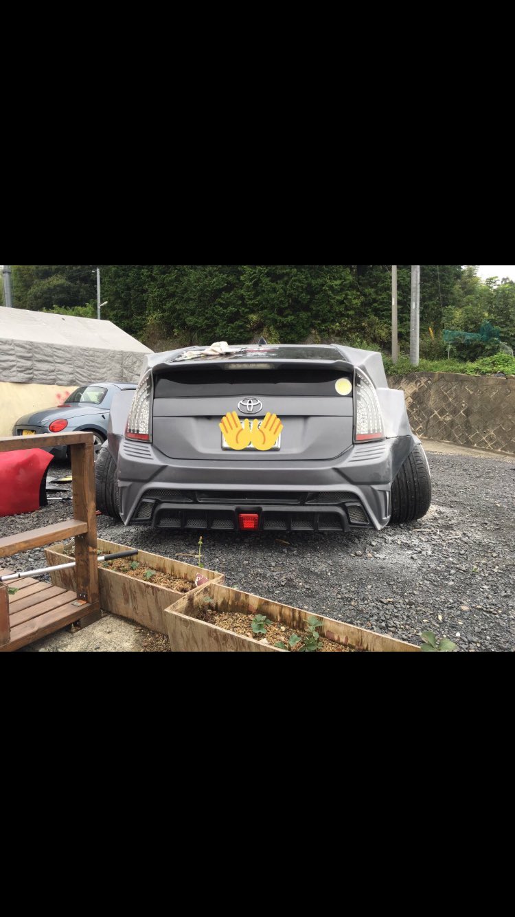 ハセ この人まじでやばい 車いじりに限界がないことをあらためて知りました おれも原型かえよ まじでなんの車かわからない 誰も見たことない車にしよ 勝手に載せてすいませんでした