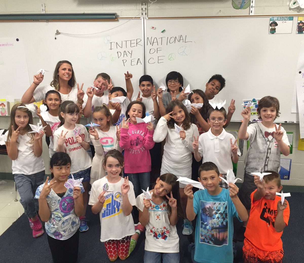 ahager22's tweet photo. Happy peace day! Thx for letting me make cranes with you @ercorcoran! Lots of perseverance happening! #d59learns https://t.co/wArIoHKQLK