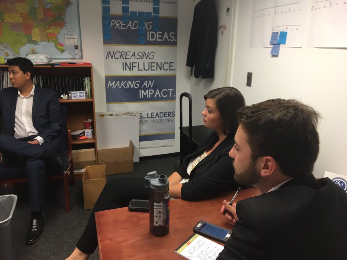 Campus_Leaders's tweet image. Our amazing student leaders from @uscusg, @MercerSGA and @hampshirecolg preparing for their meeting with @JohnKingatED! Welcome to DC!