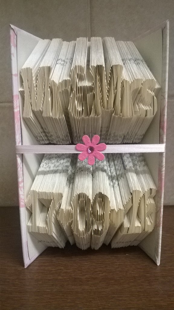 bookfoldgifts's tweet photo. Another Wedding gift finished, Congrats to the happy couple!#weddinggifts #toptable #brideandgroom #wedding #mr&amp;mrs https://t.co/oCdReAdbTt