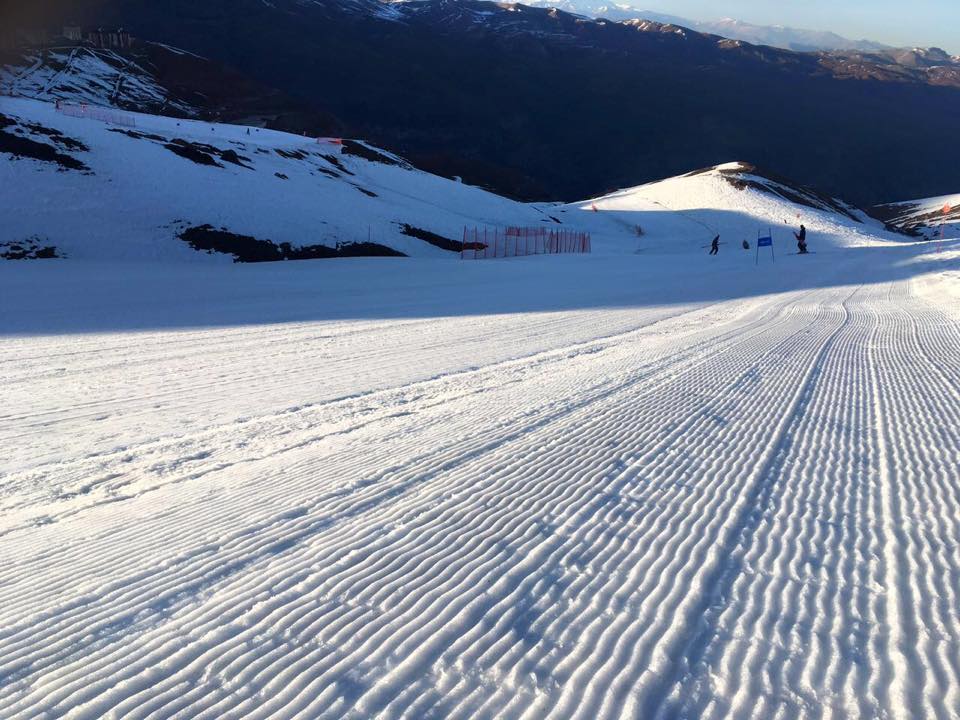 SKITOTALCHILE's tweet photo. No dejes pasar esta oportunidad. ¡Sube con nosotros y disfruta los últimos días de la temporada! https://t.co/5L93dviEMQ