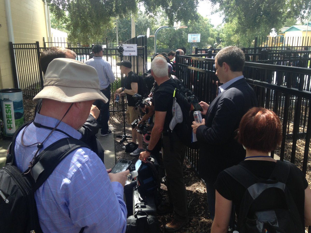 Metal detectors are broken. Media waiting outside for Hillary.