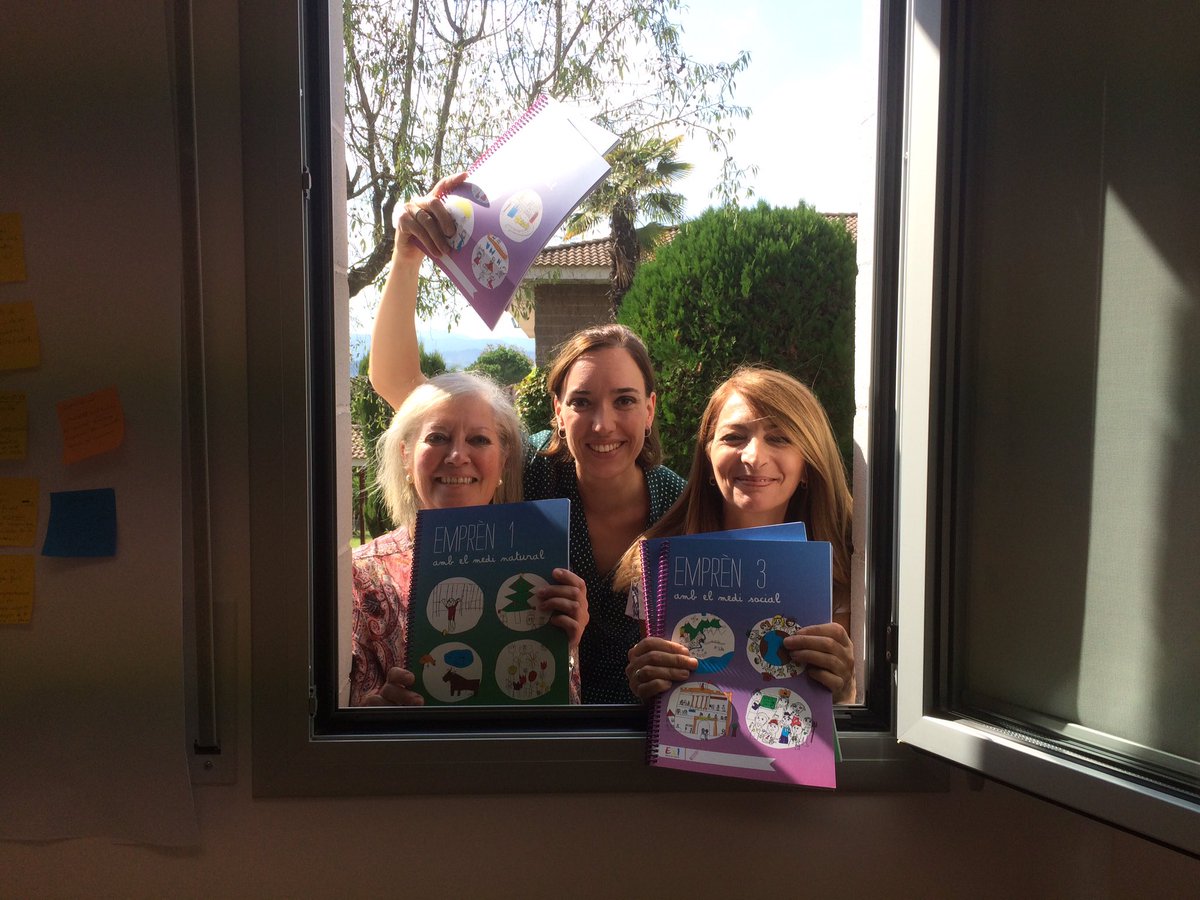 lesalzines's tweet photo. @cgafarot i @neusmitja presenten els seus llibres #emprèn a #DonnaPace #GrowthCenter #LesAlzines https://t.co/IGl9GilMB9