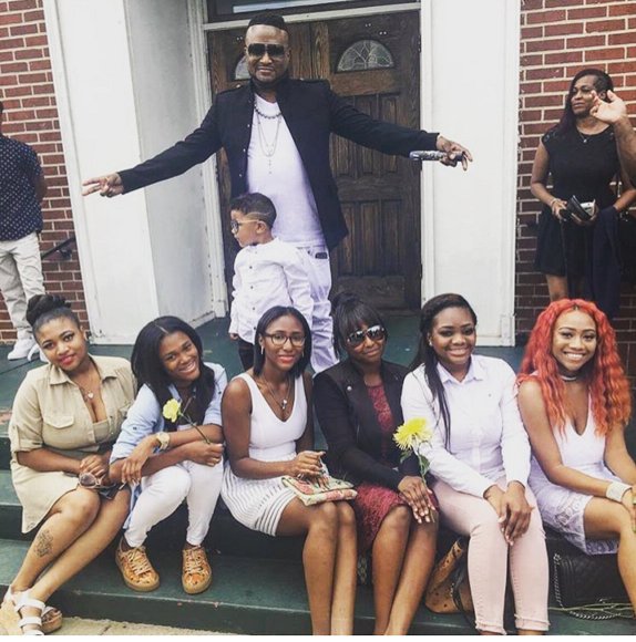PortiaFOX5's tweet photo. Daughters say this is the last group photo w/dad #ShawtyLo ..taken at HIS own father's funeral on Sat. @FOX5Atlanta https://t.co/xRzMquGCKa