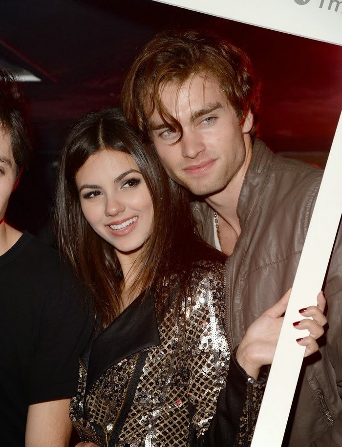 VJLatinoamerica's tweet photo. Rumores sobre acercamientos nuevamente, sobre una relacion entre Victoria Justice y Pierson Fode #TwitterRumors https://t.co/UhZJyX0g3u