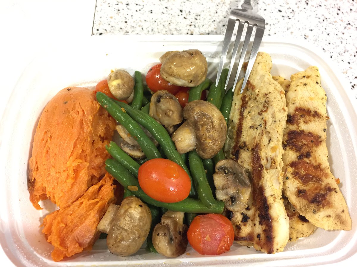 Eat_Lift_Write's tweet photo. My meal prep game is pretty strong πͺπ»π #EatLiftWrite https://t.co/lrToApBbhU