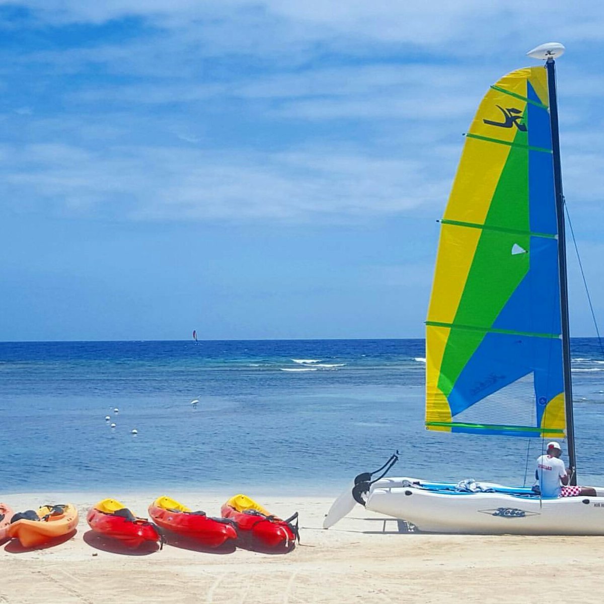 ViewsFrom876JA's tweet photo. #WavyWednesday #876Travels 
📍 
Holiday Inn MoBay
Ocho Rios 
Rock House, Negril 
Blue Lagoon, Portland

#ViewsFrom876 #View876 https://t.co/XoQSXbGO3F