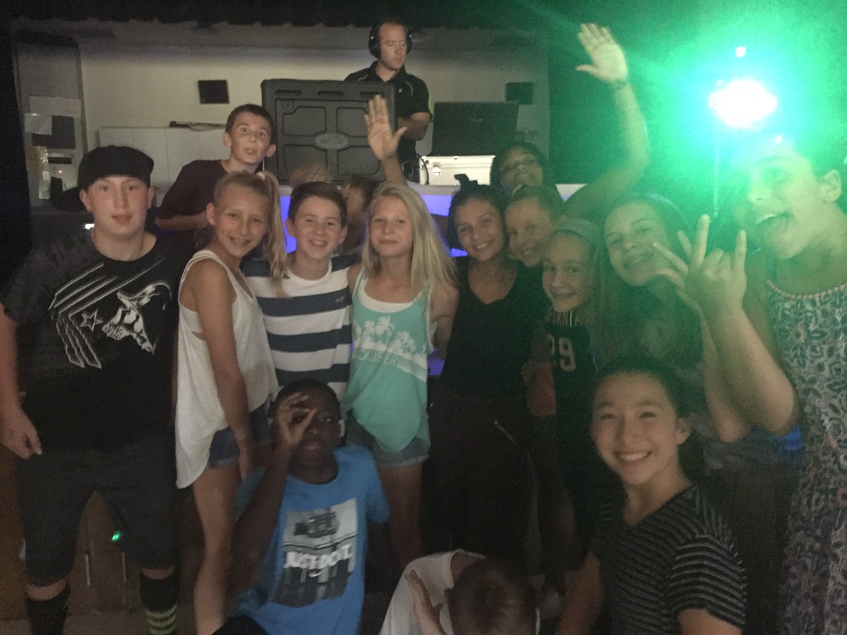 smithyearbook's tweet photo. 7th graders jamming out at the welcome back dance! #smiththinkers #smithknights https://t.co/Rfh77pF01l