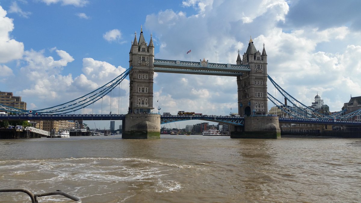 kiwi_all_blacks's tweet photo. #O2Stadium #CableCar #ThamesBarrier #RiverBus  fab day again in London https://t.co/IEqpnVUBP1