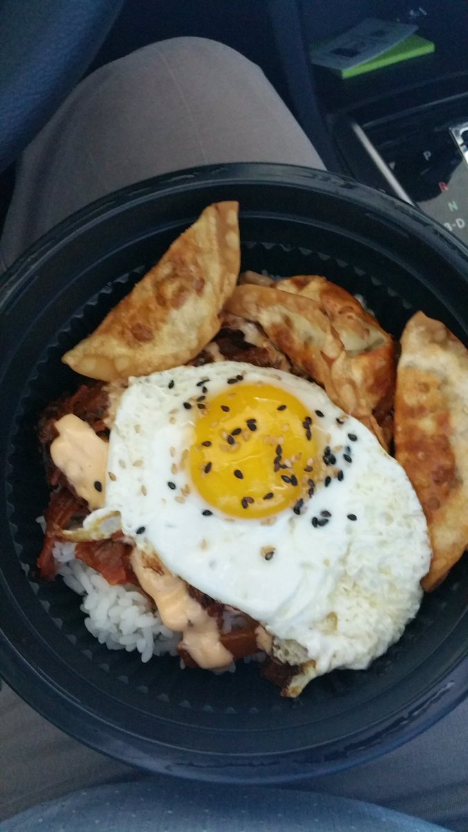 JetStreamSamWOD's tweet photo. Food trucks are the best #foodporn #foodtruck #ffexpress #korean #kimchi https://t.co/HSxCseb05Y