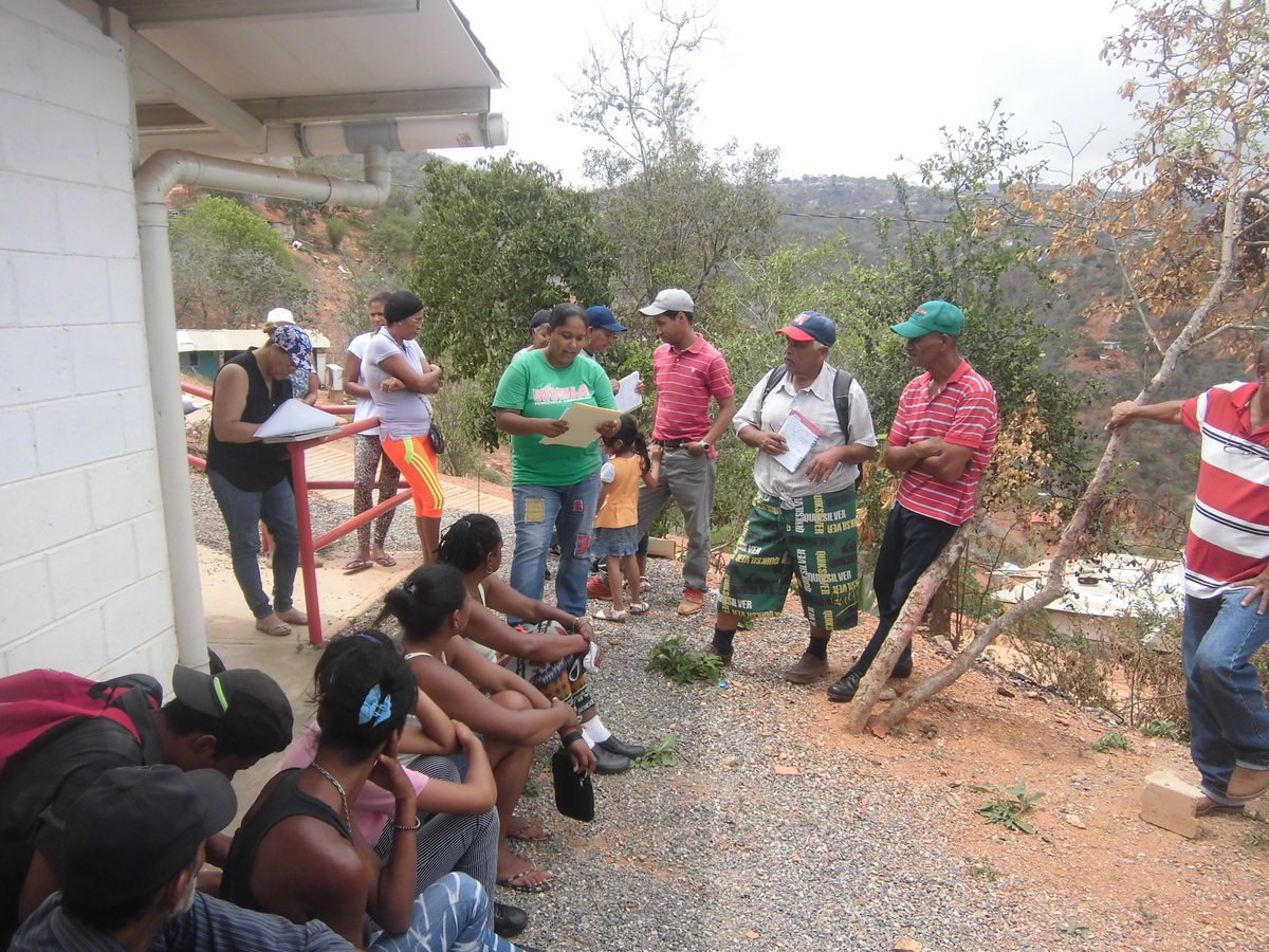 MinppauC's tweet photo. Asamblea para la validacion de esquema productivo claps Paraiso Azul, Catia la Mar. #Vargas https://t.co/owhpk9135U