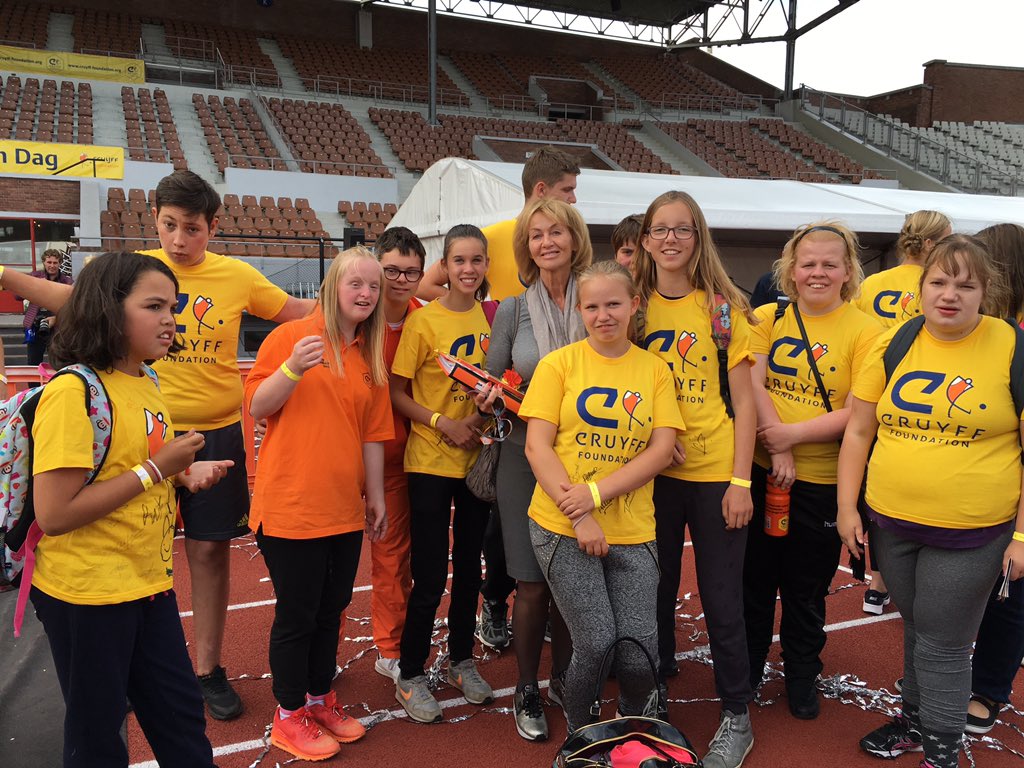 Miranda van Holstein tweet media