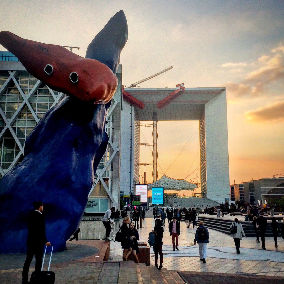JustineCorbel's tweet photo. #ladefense c'est vraiment joli parfois #miro #place2work #paris https://t.co/TGDh68cAwB