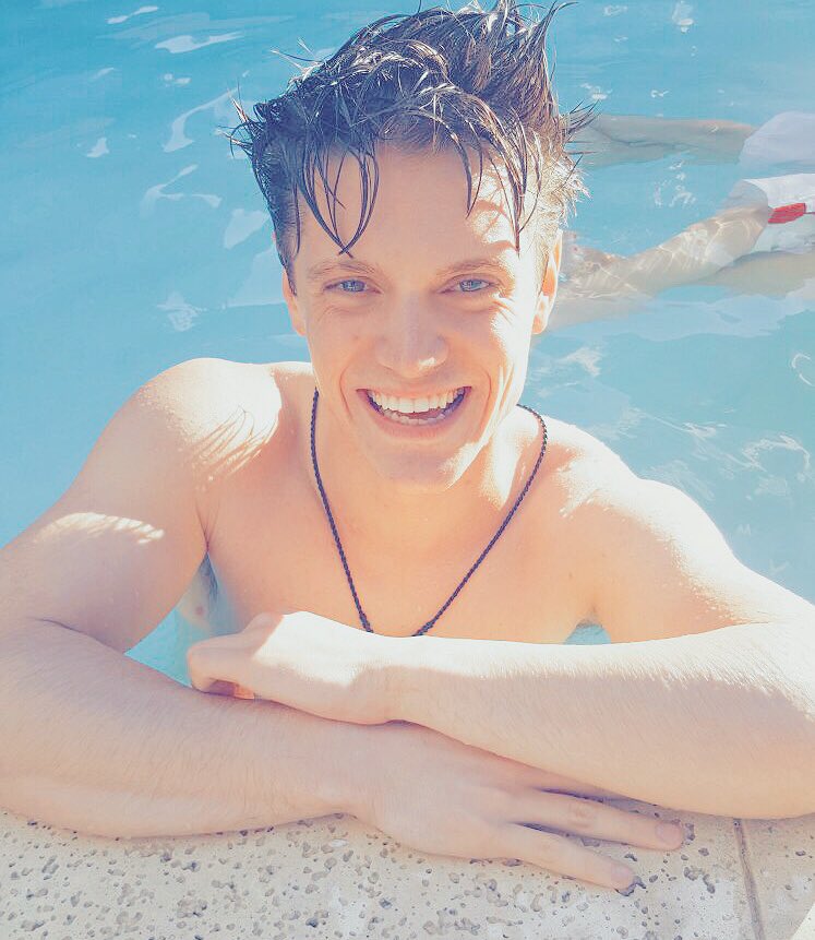 lionelferro's tweet photo. #FelizDiaDeLaPrimavera para todos a disfrutar que la vida es una sola 😋 tkm a re tipo es joda 😂 https://t.co/9vk5SOw3E6
