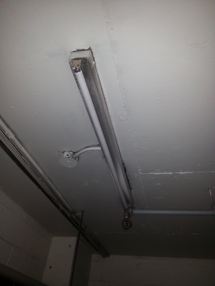 170Lees's tweet photo. Burnt out light fixture. Possible fire hazard? #ottfire #slum #ottawacity #ottawa https://t.co/N5Ssbu6nJo