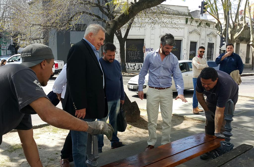 MartinezAyerra's tweet photo. La @LaPlataMLP comenzo los trabajos de renovación del mobiliario del diag. 73 ! @JulioGarro https://t.co/pbXNLKnzf8