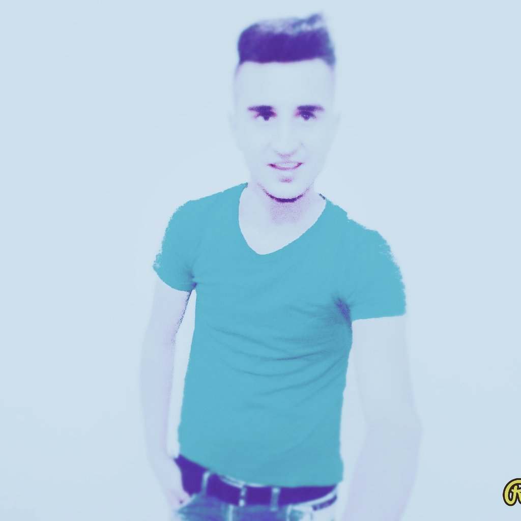 Gülümsemek Devrimci bir eylemdir....