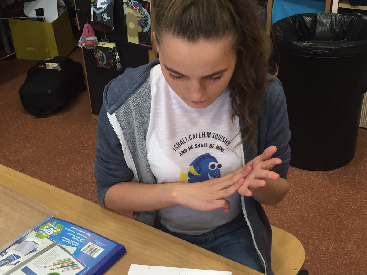 Teachign's tweet photo. Students learning #BSL for their @DofE #skillssection... https://t.co/p2Kgne0Ch2