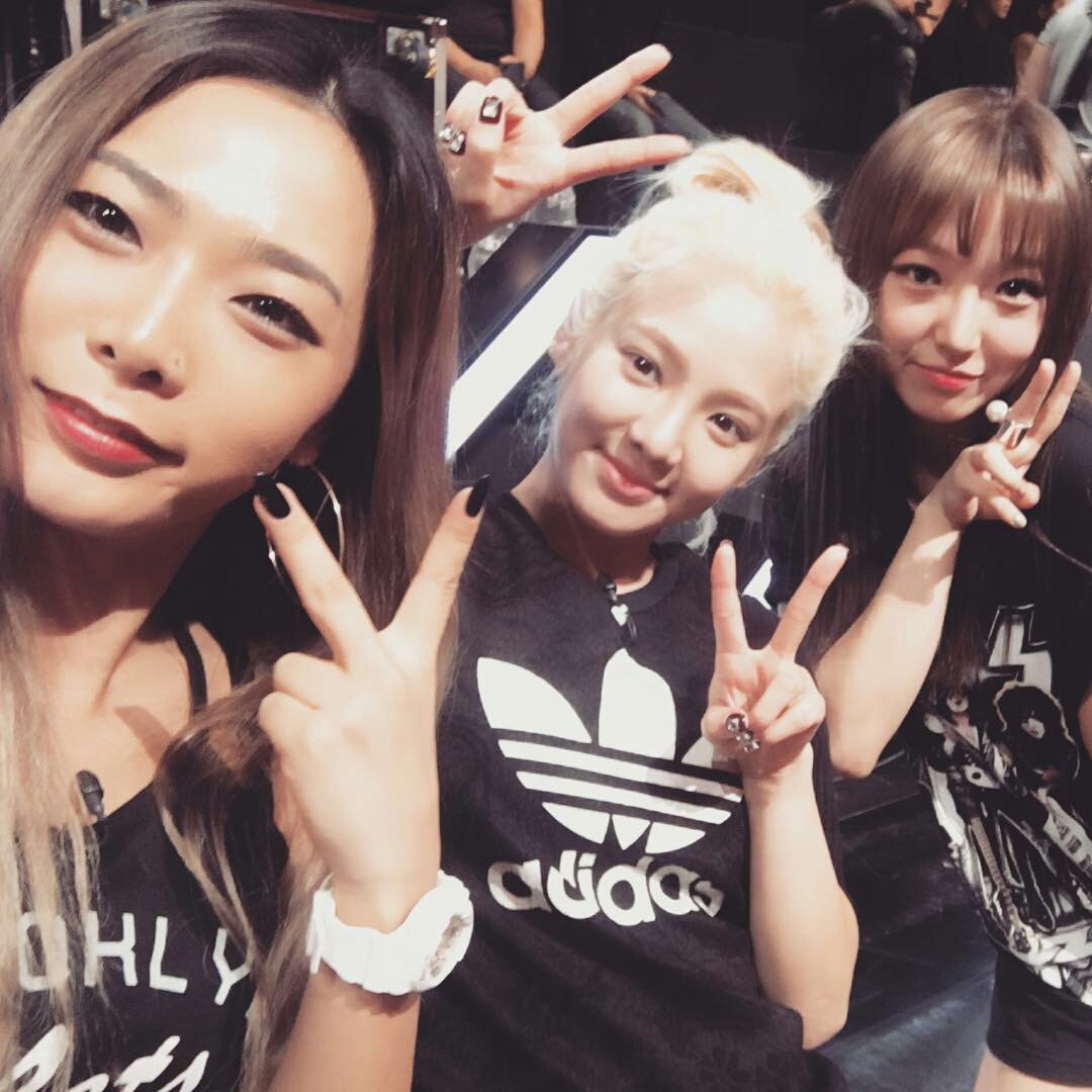 19910621com's tweet photo. Min with Hyoyeon &amp; Honey J 💕 https://t.co/GEUNGwZvf9