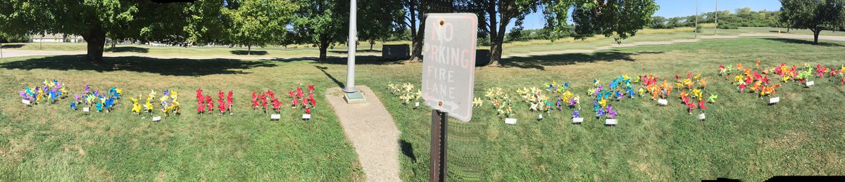 Pinwheels for PEACE day! <a href="/GlendeningElem/">Curt Brogan</a> thanks Mrs Stauffer-Miller 🎨❤️💛💚💙💜✌🏻️