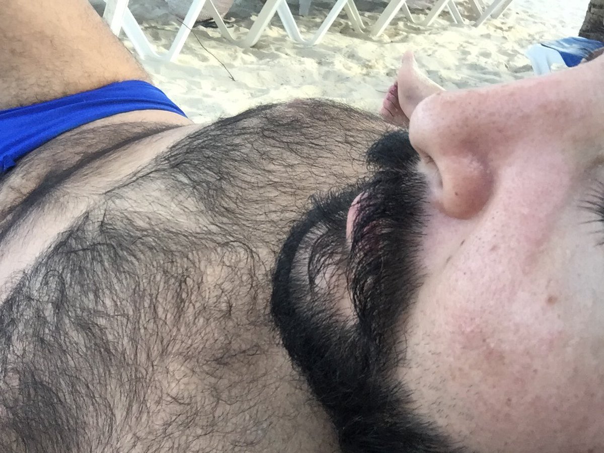 foyamelculo's tweet photo. #hairybush #hairychest #beardedbear #beachbear #beachbeard #osopasivo https://t.co/jk8IyR5odW