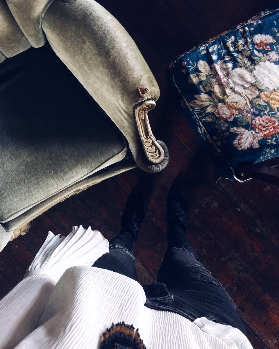 LAFOTKA's tweet photo. Earlier today at a secret studio with @qvcuk filming something fun for #TILIBox #qvctilibox https://t.co/qLP4qyQKyW