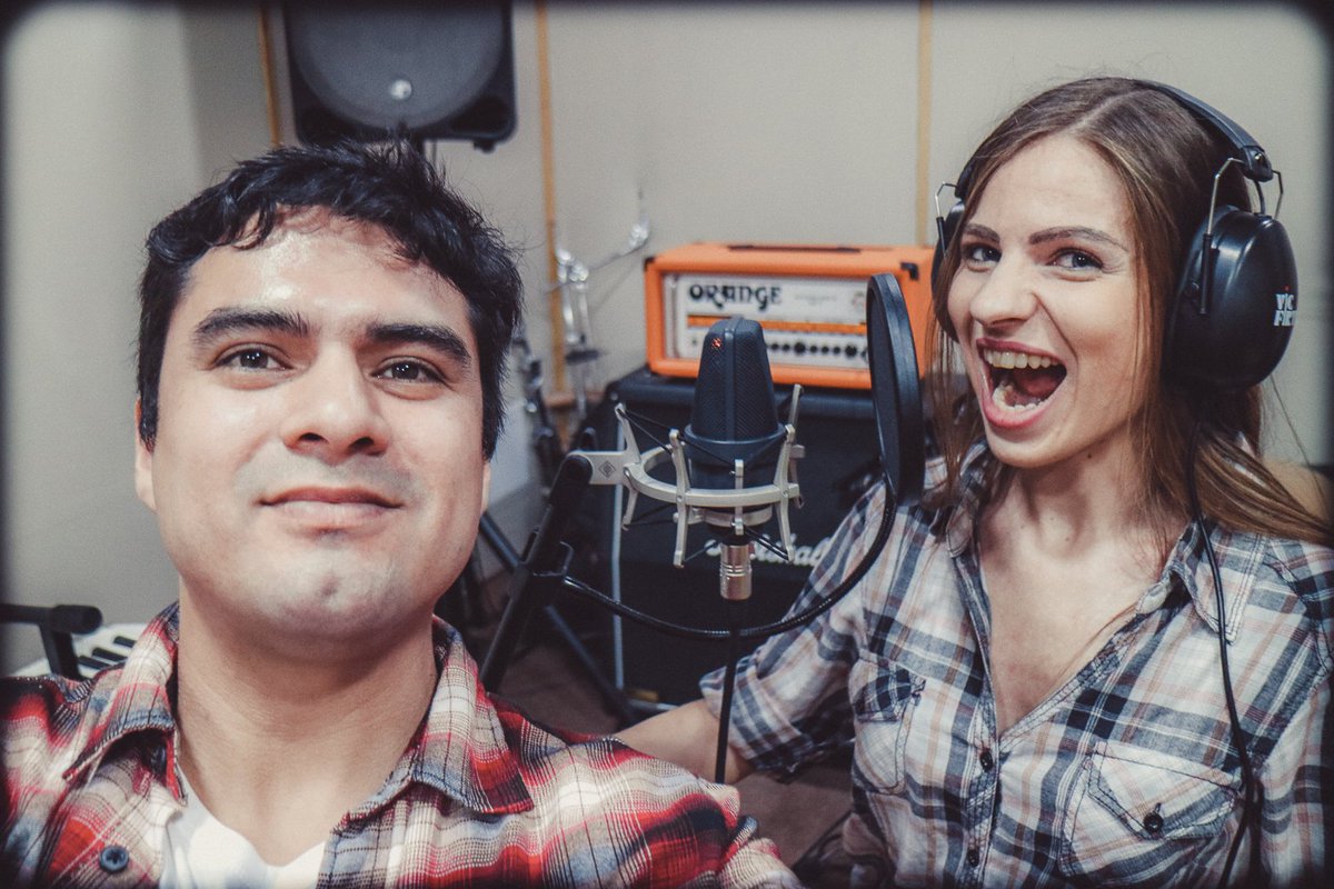 v_lemonmusic_v's tweet photo. #VickyLemon have finished recording of Single. Soon it will be ready!
#Rock #music https://t.co/mU7u2DmB2I