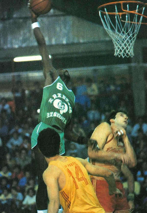 Magnífico repaso a la trayectoria de <a href="/EssieHollis/">EssieHollis</a> por <a href="/TonyStoryGNBA/">Antonio Rodríguez</a> en endesabasketlover.com/mundo-basket/r…º-11-essie-b-hollis