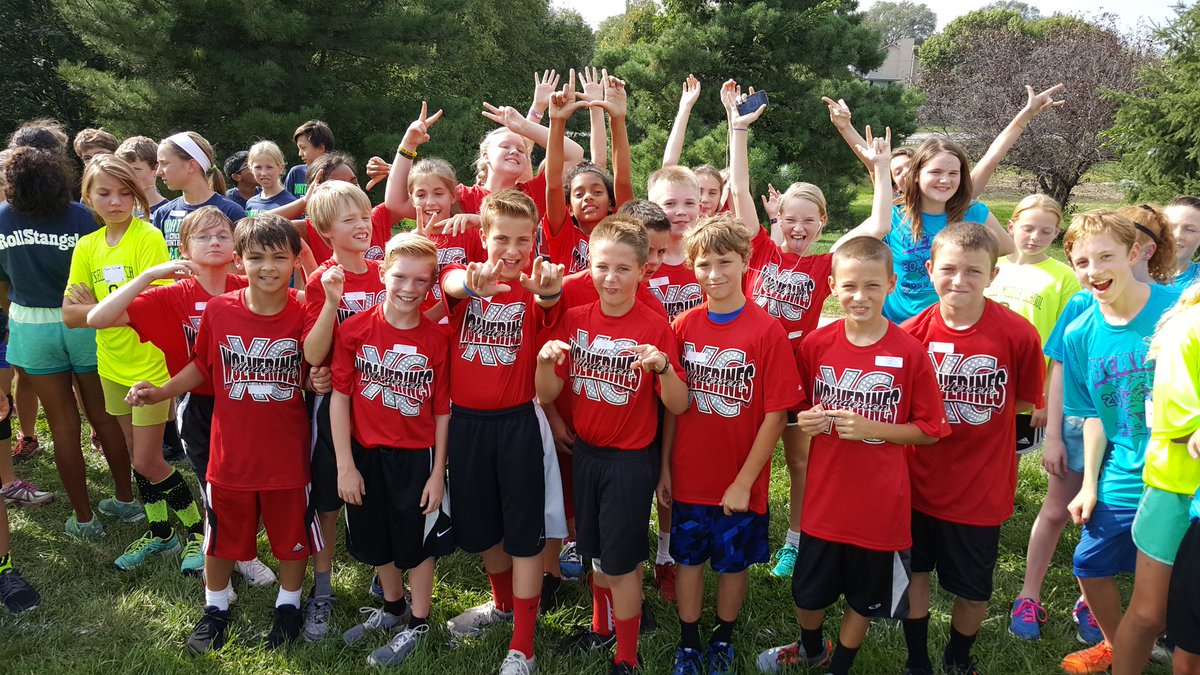 meyer_daniel2's tweet photo. Who are we? WOLVERINES! 6th grade ready to run. @MPSAndersenMS #amsxc https://t.co/Ug5jz6ZHWI