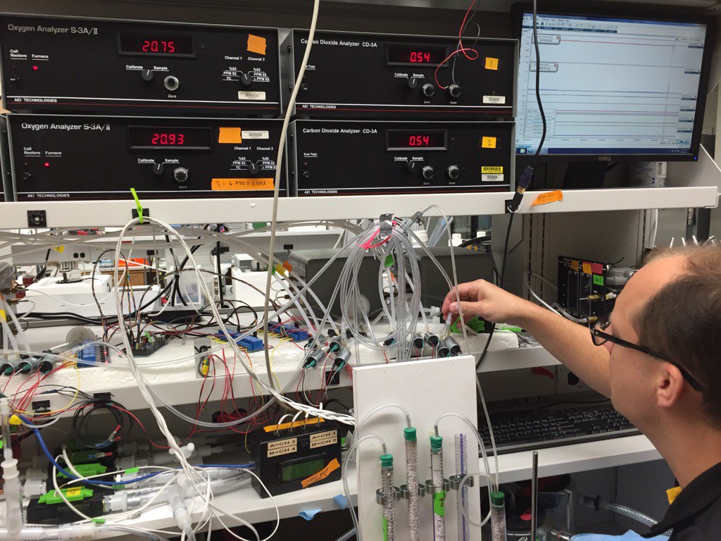 Tequila_N_Poop's tweet photo. Grobe-wan working his magic on the respirometer, one part of the whole body total calorimeter. https://t.co/4CPxb91pmZ