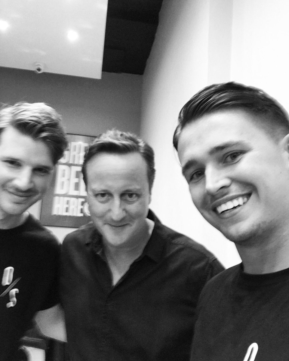 oslifestyle_'s tweet photo. David Cameron in for a tidy up. Thanks for stopping by. 💈✔️ #barber https://t.co/85uea7D6sT
