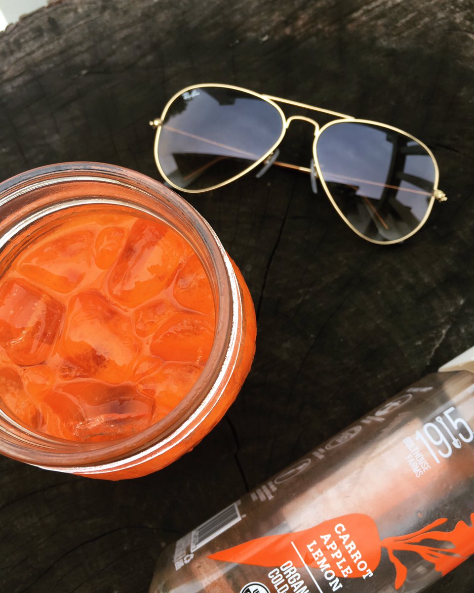 RachelFFisher's tweet photo. ''Tis the season for carrot juice- strictly due to the color #autumniscoming https://t.co/VEbVbWs3da