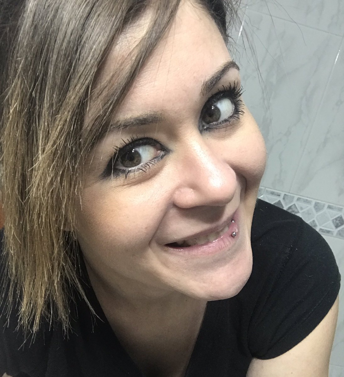 YolitaLopez86's tweet photo. Sí tengo esta mala cara y estas ojeras con 3 días de clase...no m quiero imaginar en junio...#qduro #futuraTCAE #larubianoduerme https://t.co/9ASsCJyWsx