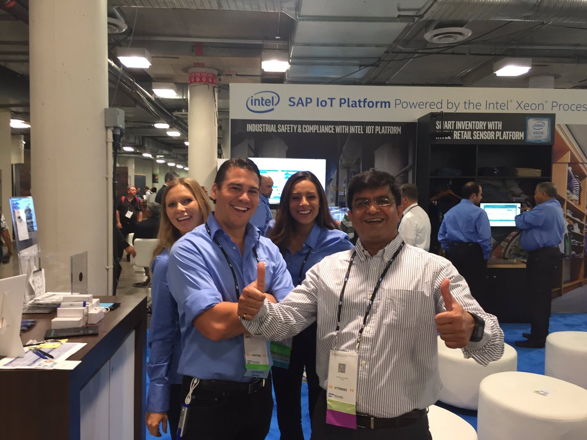 harishjmk's tweet image. #intelsapteched. Having fun at Intel booth...