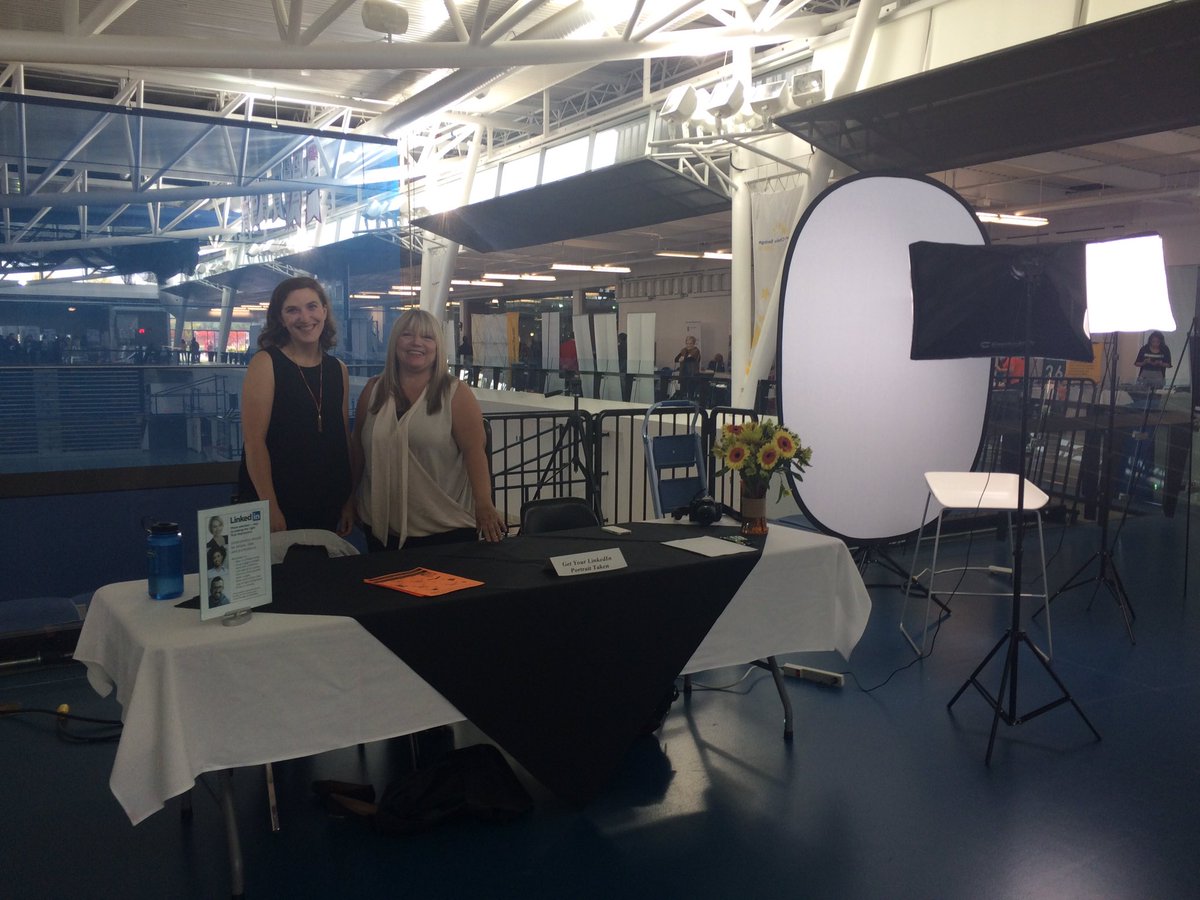 cesuleth's tweet photo. Need a LinkedIn profile picture taken? Come visit these amazing ladies at the #ulethCF Career Fair! #uleth https://t.co/59w6qVFLqA