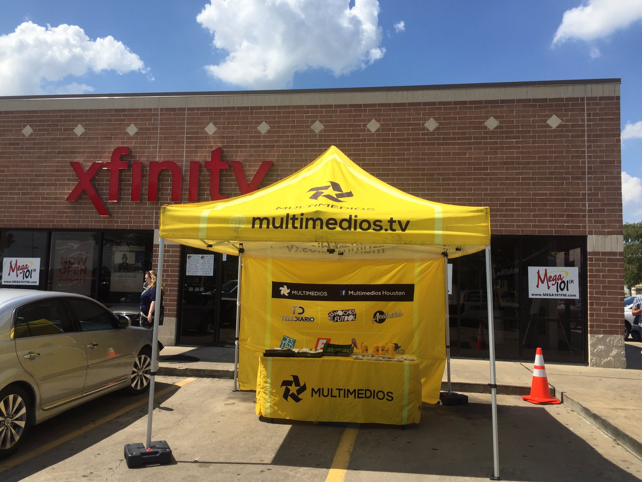 Multimedios Houston on Twitter "Estamos desde la Tienda de Xfinity