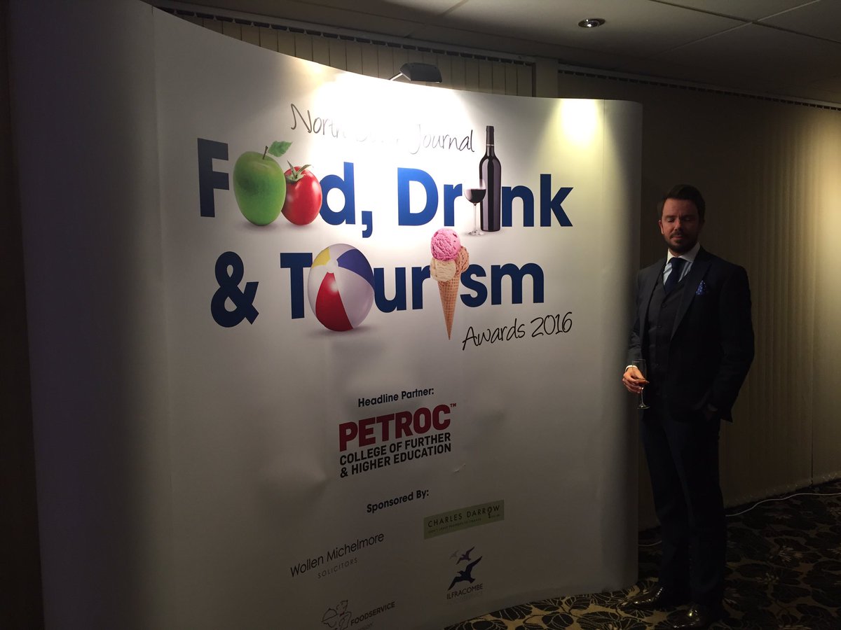 JonClyneCD's tweet photo. @CharlesDarrowUK sponsoring a couple of #awards tonight delighted to be here #ndjfood16 @BARNSTAPLEHOTEL 👏👏 to all https://t.co/Oiqgbfmt7h