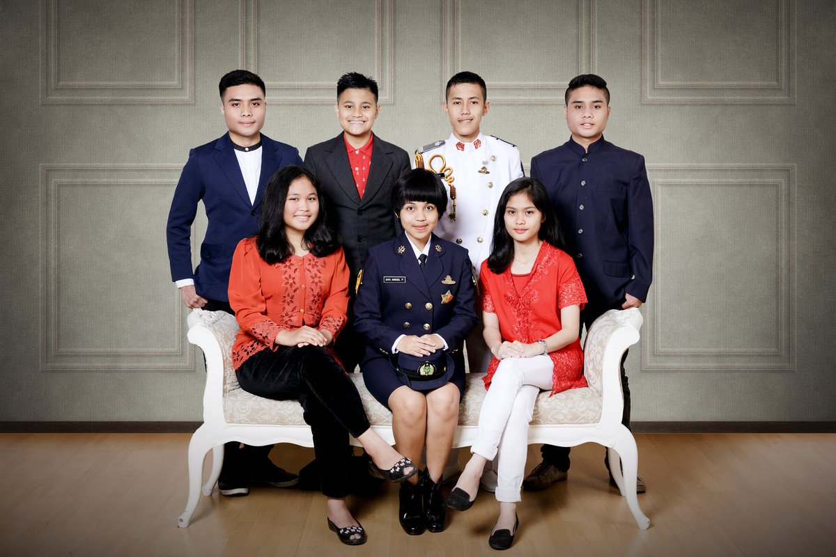 Difannisa's tweet photo. MyFamilly💙💙 https://t.co/xyEpY8IaSW