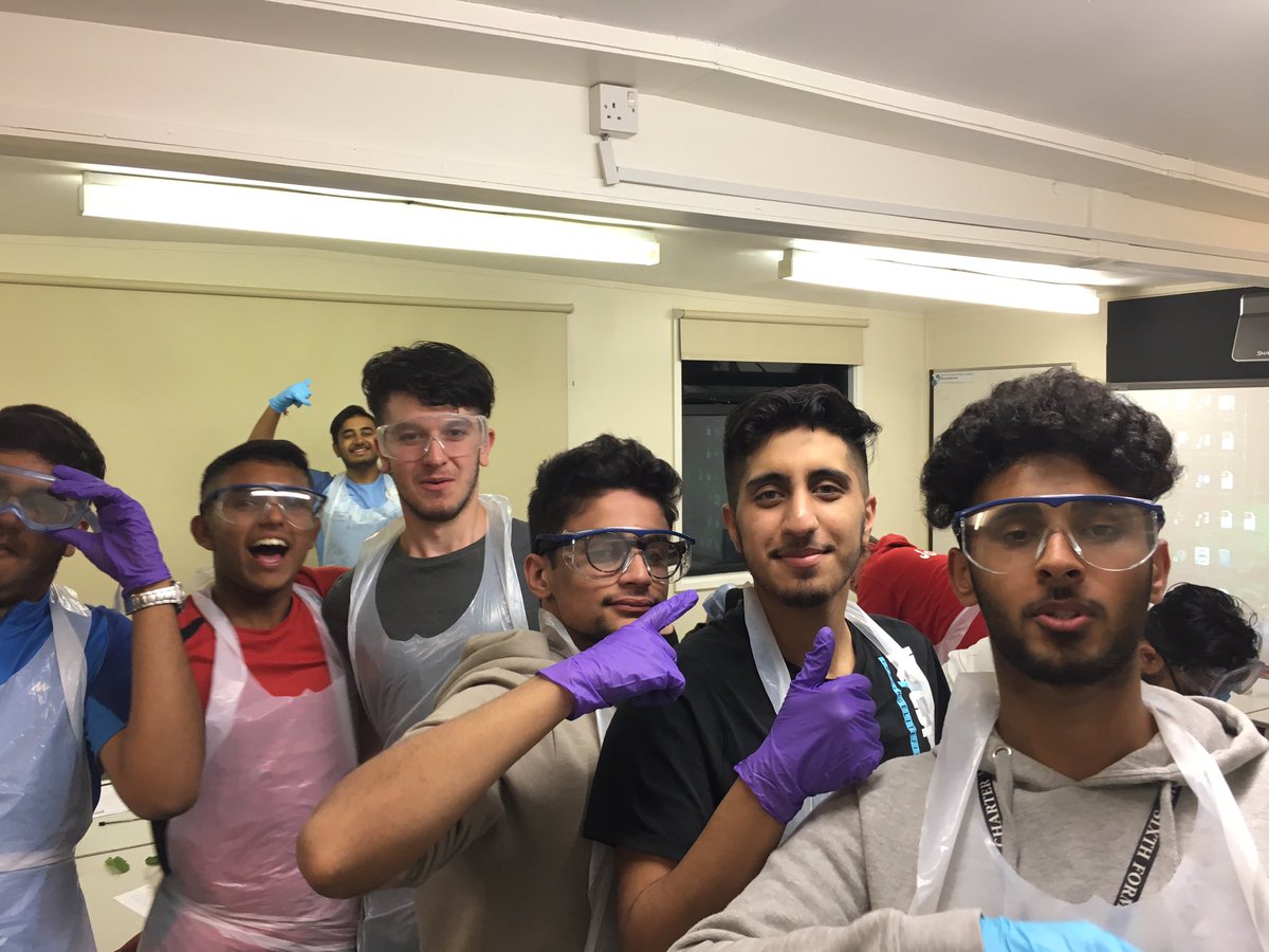 GAA_science's tweet photo. Chromatography practicals #ecologists #workinghard #corepracticals @PrestonMontford https://t.co/onHEhKtQdy