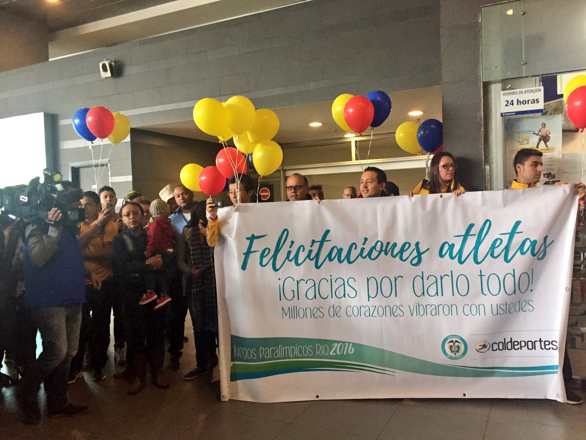 MinDeporteCol's tweet photo. Todo listo para el recibimiento de los 39 héroes que representaron a #COL en #Rio2016 @CPC_Colombia https://t.co/VDWBP1sBsZ