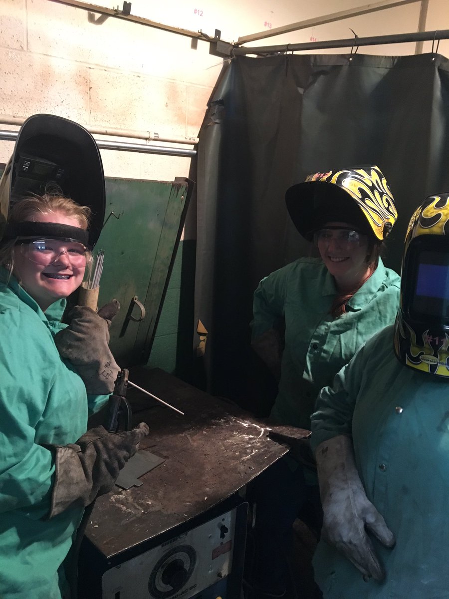 TreschaMitchell's tweet photo. @DLPublicSchools  Arc welding is tough but with practice they gain skills used in industry https://t.co/ocBsLkvOUS