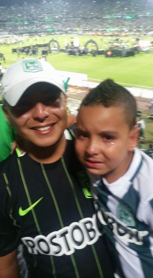 Juankcas's tweet photo. #EnElAtanasioConociElAmor mi hijo con siete años, ya vio a su amor campeón del continente @nacionaloficial https://t.co/z8LsvYQ2sx
