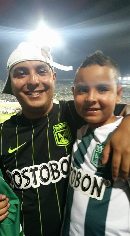 Juankcas's tweet photo. #EnElAtanasioConociElAmor mi hijo con siete años, ya vio a su amor campeón del continente @nacionaloficial https://t.co/z8LsvYQ2sx