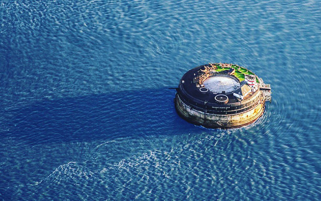 LocationVideo's tweet image. No-mans land, Solent (Southampton, UK) #luxury #hotel #resort